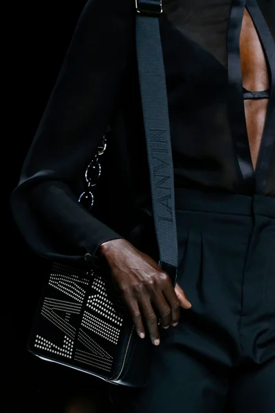Look 11